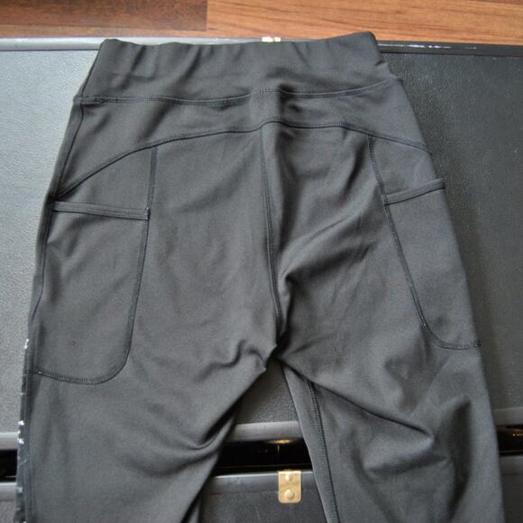 Pop Fit Small Black White & Gray Design Legging w/ Pockets - Picture 6 of 6